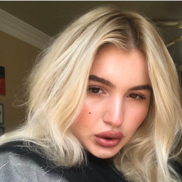 Meet your Posher, Layla - Picture 1 of 1